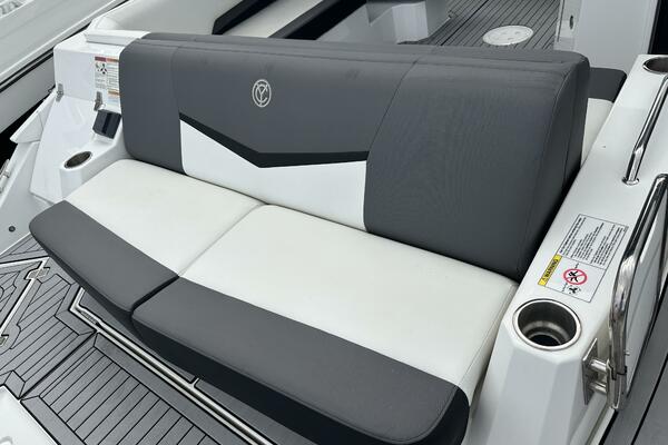 32ft Cruisers Yachts Yacht For Sale