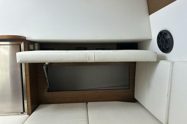 32ft Cruisers Yachts Yacht For Sale