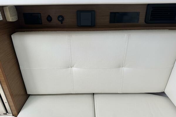 32ft Cruisers Yachts Yacht For Sale