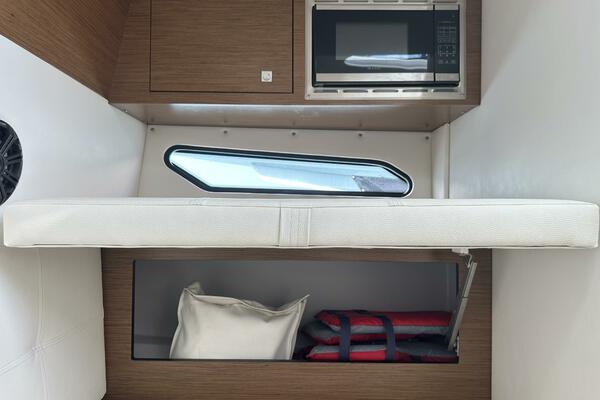 32ft Cruisers Yachts Yacht For Sale