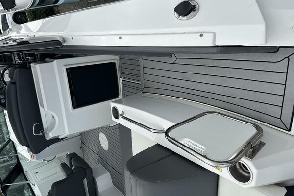 32ft Cruisers Yachts Yacht For Sale