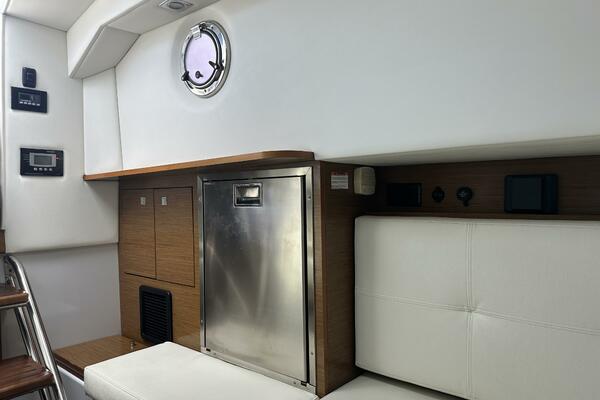 32ft Cruisers Yachts Yacht For Sale