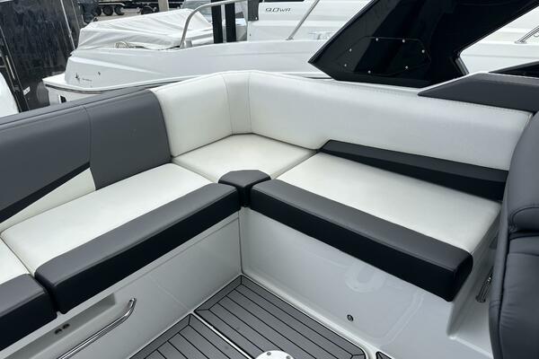 32ft Cruisers Yachts Yacht For Sale
