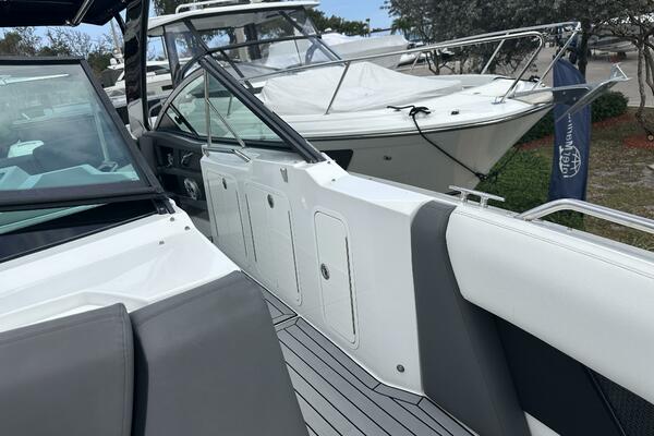 32ft Cruisers Yachts Yacht For Sale