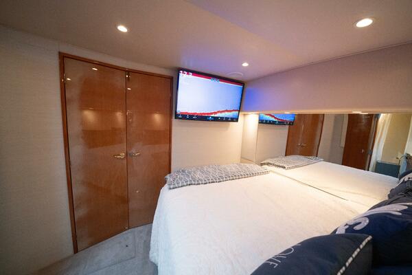 2005 Viking 52 Convertible 