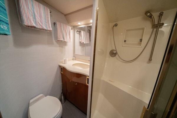 2005 Viking 52 Convertible 