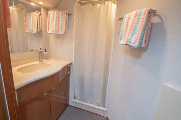 2005 Viking 52 Convertible 