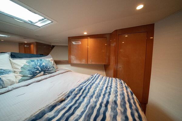 2005 Viking 52 Convertible 