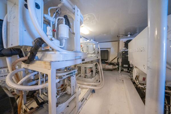 2005 Viking 52 Convertible 