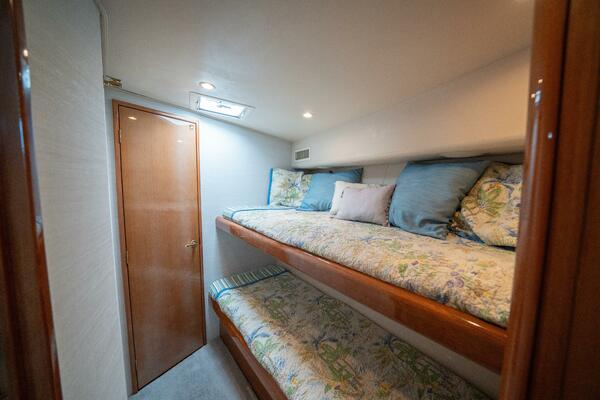 2005 Viking 52 Convertible 