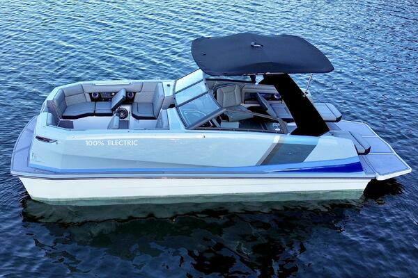 23ft Correct Craft Yacht For Sale