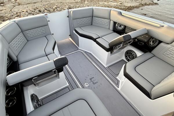 23ft Correct Craft Yacht For Sale