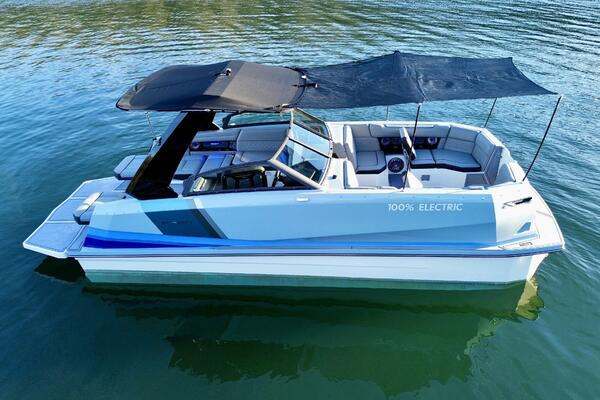 23ft Correct Craft Yacht For Sale