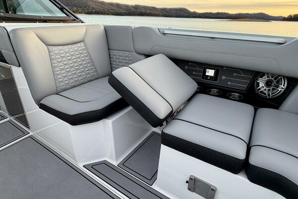 23ft Correct Craft Yacht For Sale