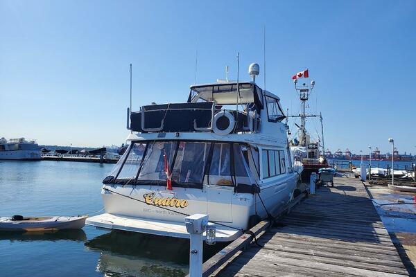 47ft Bayliner Yacht For Sale