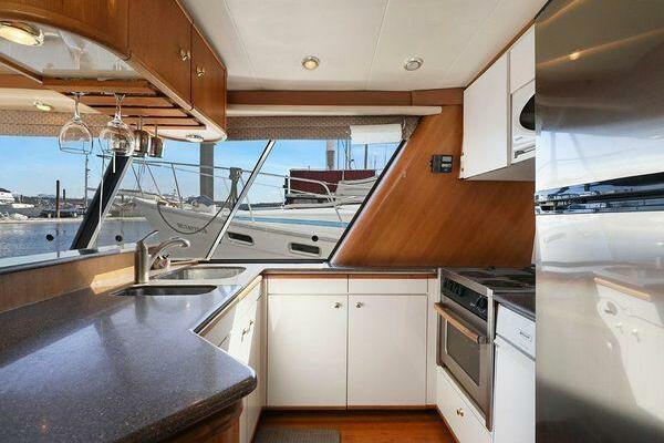 47ft Bayliner Yacht For Sale