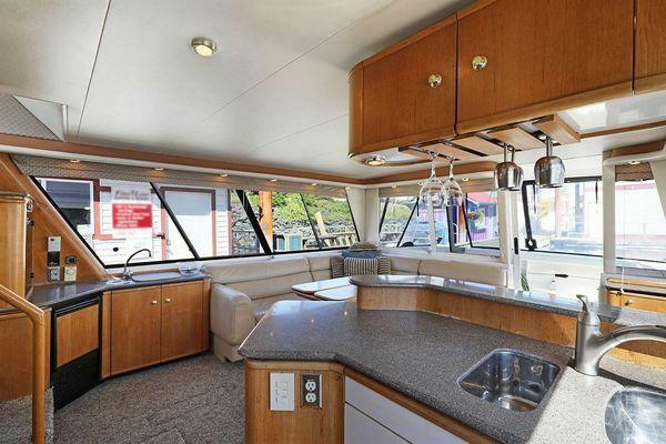 47ft Bayliner Yacht For Sale