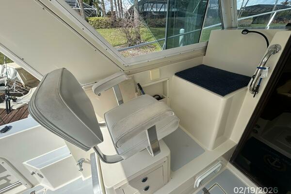 28' Albin upper deck port forward