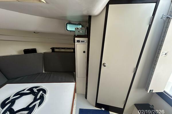 28' Albin cabin starboard