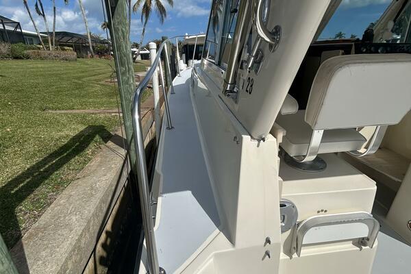 28' Albin port side deck1