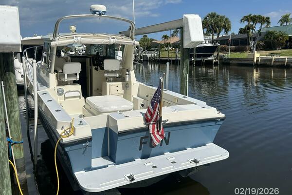 28' Albin aft profile