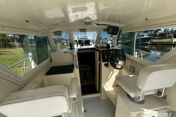 28' Albin upper deck forward