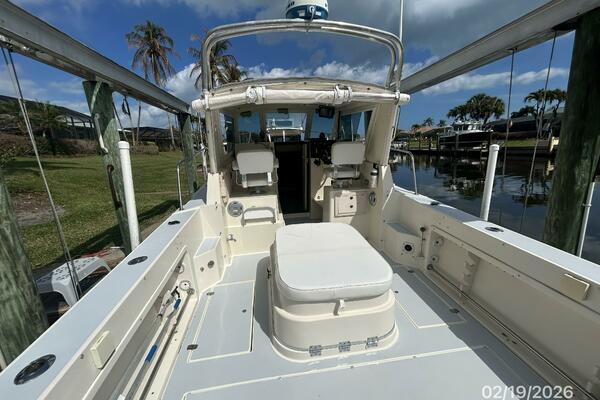 28' Albin cockpit forward