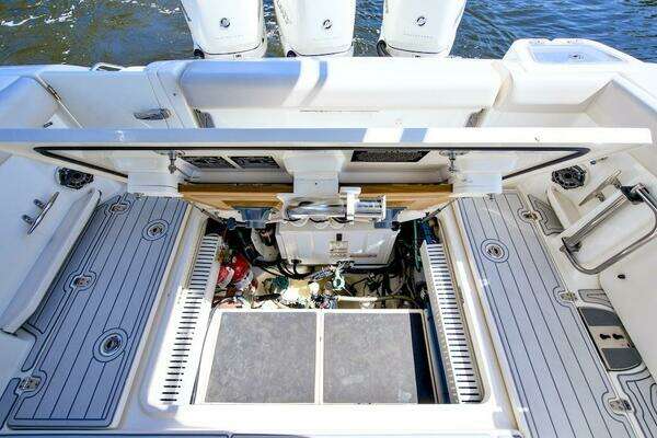 Boston Whaler 350 Realm Yacht For Sale