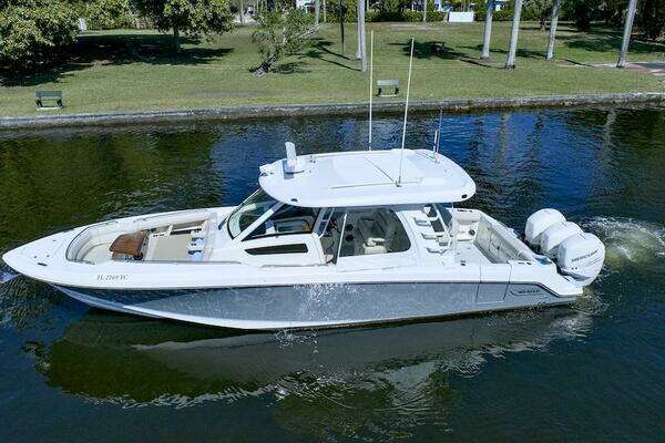 Boston Whaler 350 Realm Yacht For Sale