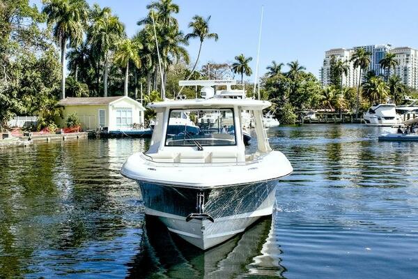 350 Realm 35ft Boston Whaler Yacht For Sale