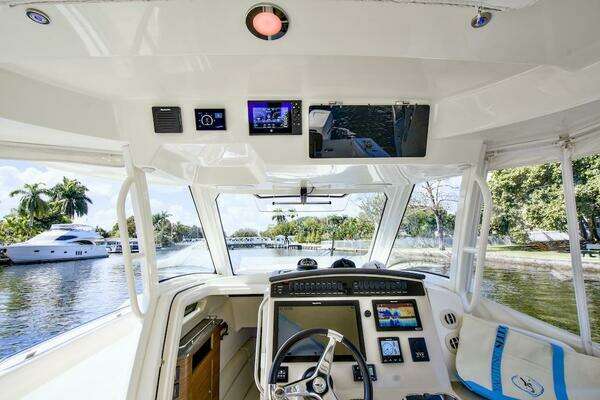 Boston Whaler 350 Realm Yacht For Sale