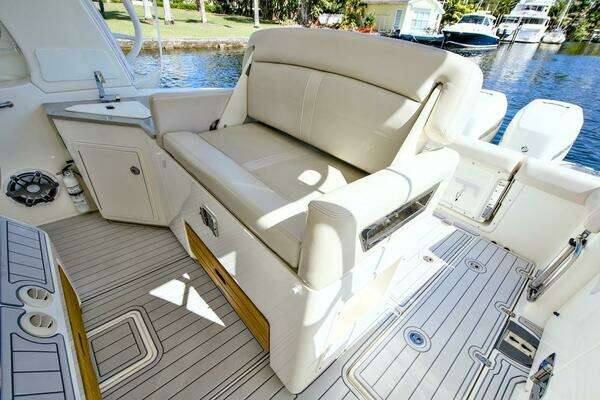 Boston Whaler 350 Realm Yacht For Sale