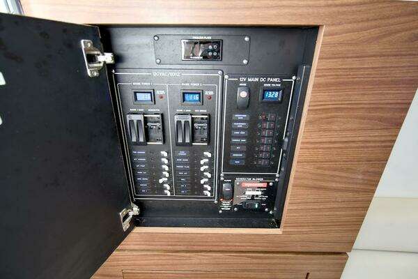 Boston Whaler 350 Realm Yacht For Sale