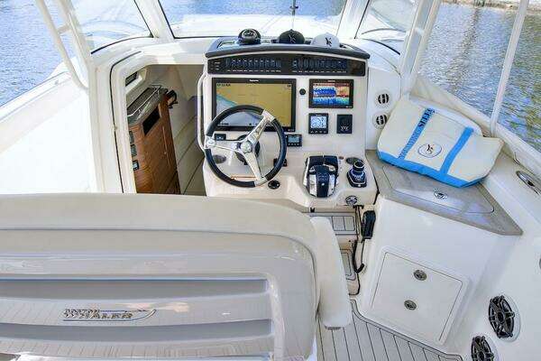 Boston Whaler 350 Realm Yacht For Sale