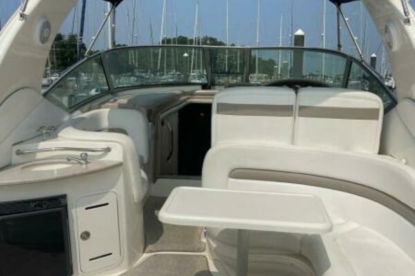 Just Right 32ft Sea Ray Yacht For Sale