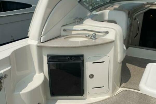 Just Right 32ft Sea Ray Yacht For Sale