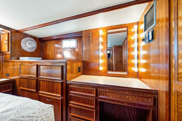 LATTITUDE 53ft Hatteras Yacht For Sale