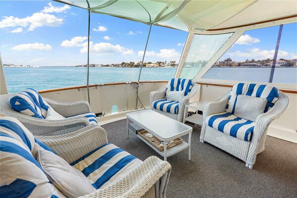 LATTITUDE 53ft Hatteras Yacht For Sale