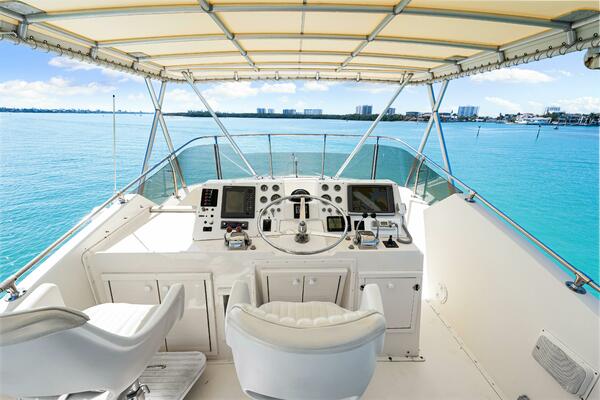 LATTITUDE 53ft Hatteras Yacht For Sale