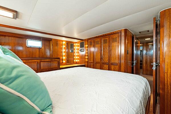 LATTITUDE 53ft Hatteras Yacht For Sale