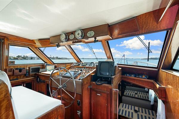 LATTITUDE 53ft Hatteras Yacht For Sale