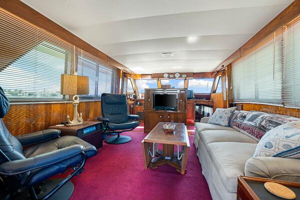LATTITUDE 53ft Hatteras Yacht For Sale