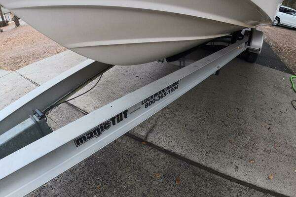 Photo of the 2001 Grady-White Gulfstream 232