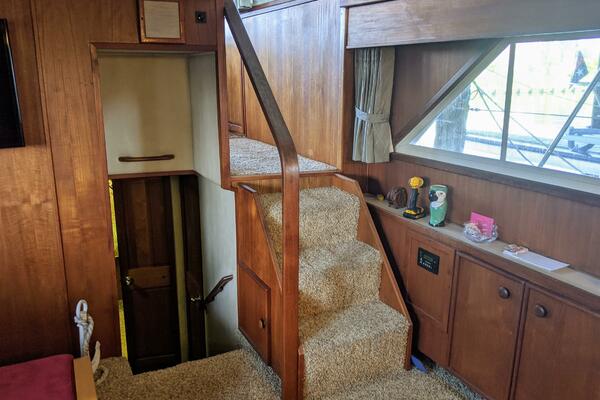 46' Chris Craft 1986 Lower Saloon