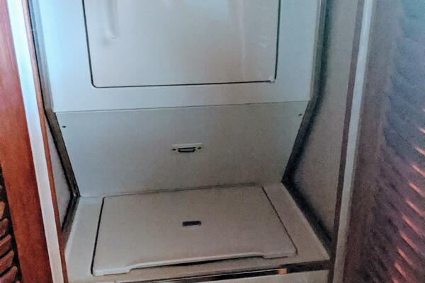 46' Chris Craft 1986 Laundry