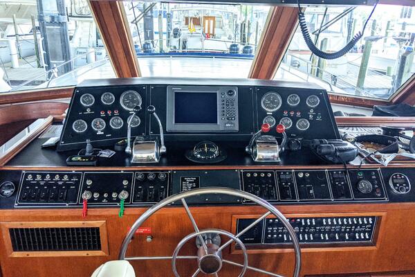 46' Chris Craft 1986 Lower Helm