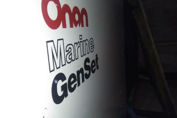 46' Chris Craft 1986 Engineroom