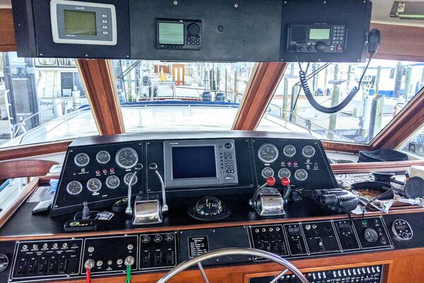 46' Chris Craft 1986 Lower Helm