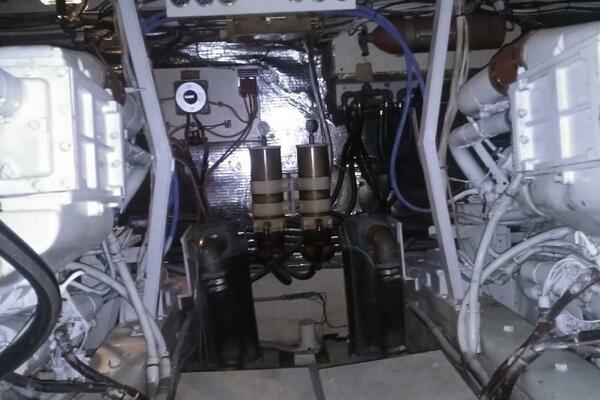 46' Chris Craft 1986 Engineroom