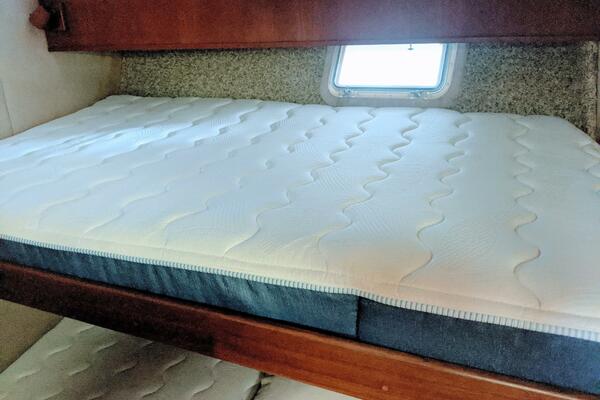 46' Chris Craft 1986 Fwd Guest SR